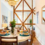 شقة Bairro Alto 3 Bedroom Patio Flat!