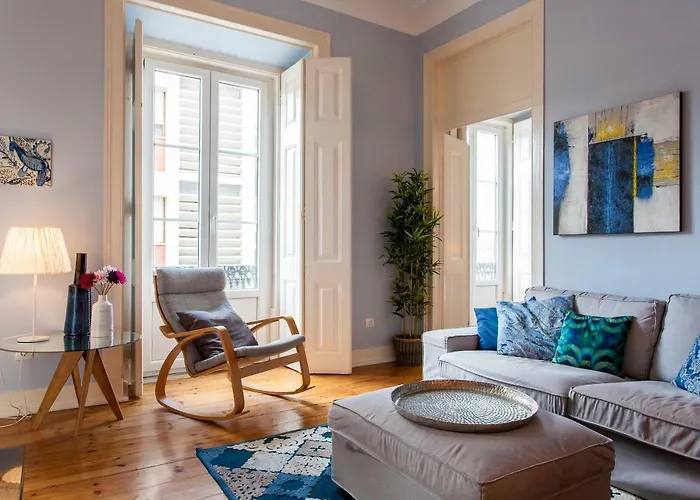 Bairro Alto 3 Bedroom Patio Flat! Lisbon
