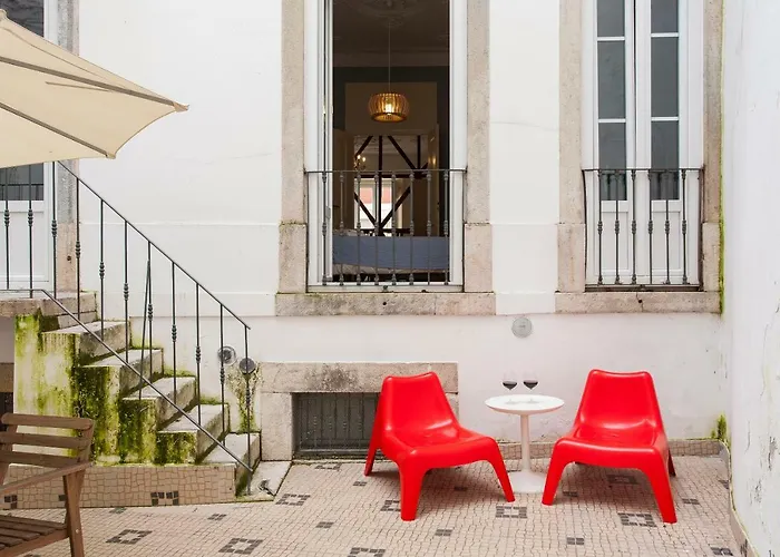 Bairro Alto 3 Bedroom Patio Flat! Apartment