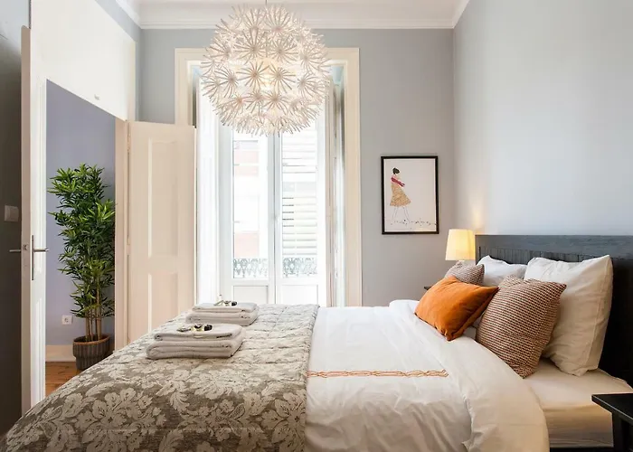 Bairro Alto 3 Bedroom Patio Flat! * Lisbon