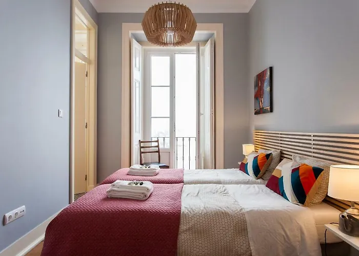 Bairro Alto 3 Bedroom Patio Flat! Lisbon