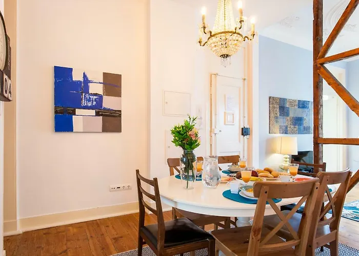 Bairro Alto 3 Bedroom Patio Flat! Apartment