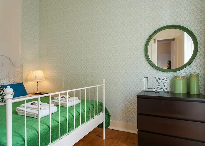 Bairro Alto 3 Bedroom Patio Flat! Apartment