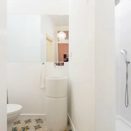 דירה Bairro Alto 3 Bedroom Patio Flat! ליסבון
