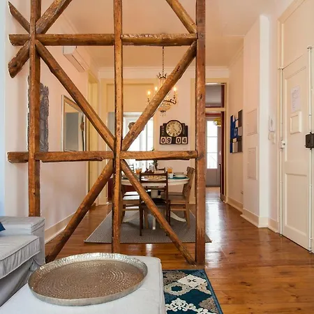 Bairro Alto 3 Bedroom Patio Flat! דירה ליסבון