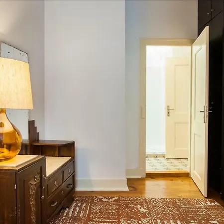 Bairro Alto 3 Bedroom Patio Flat! דירה