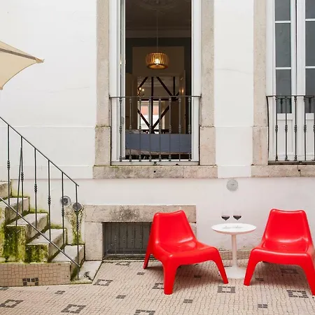 Bairro Alto 3 Bedroom Patio Flat! Lägenhet