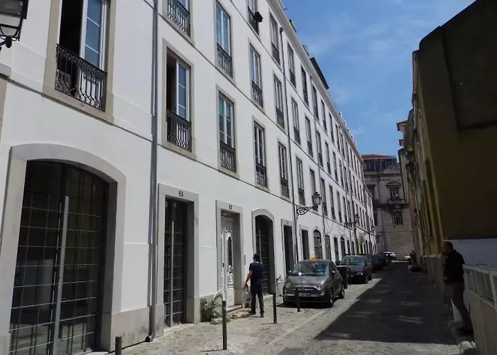 Bairro Alto 3 Bedroom Patio Flat! Apartman
